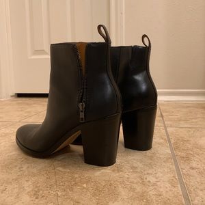 GAP Black Zip Heeled Boot, Size: 9